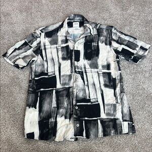Zara Black and White Casual Button Down Shirt with Artistic Pattern